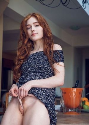 Pic - Flamy Ginger-haired Exposing Vagina