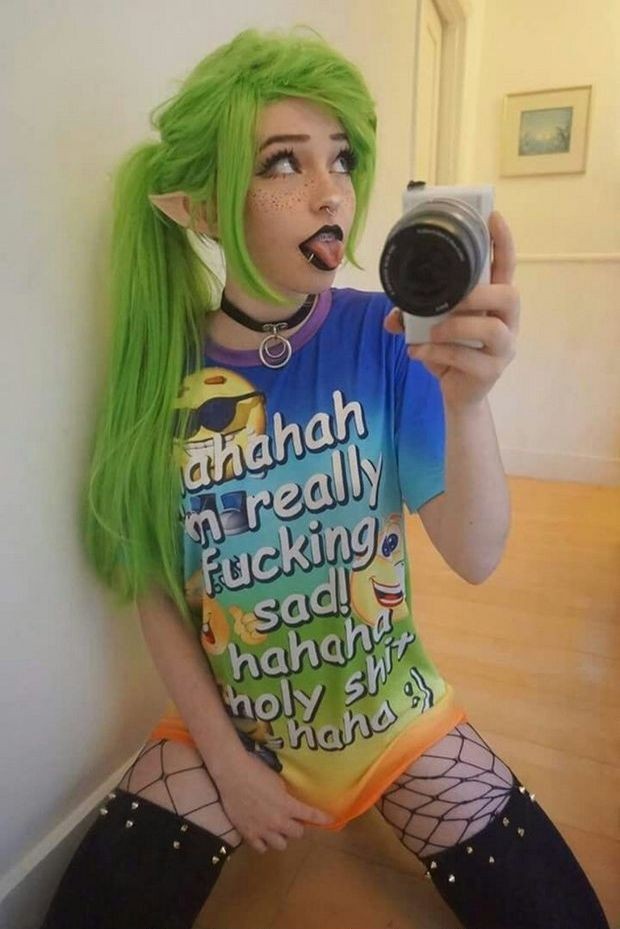 Belle delphine with green hair *roentgen*