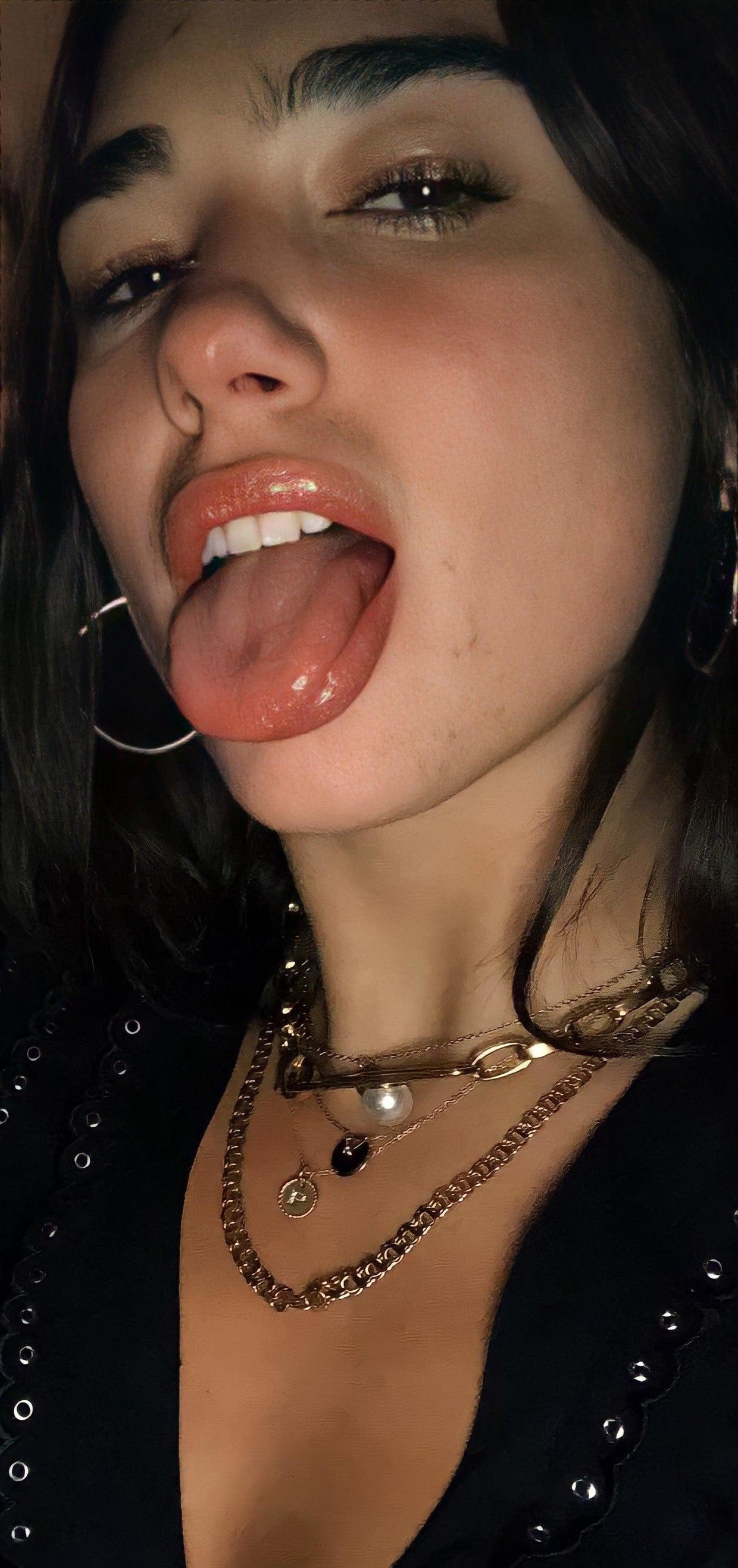 Dua lipa: no boobs but that throat would drain utter testicles in s