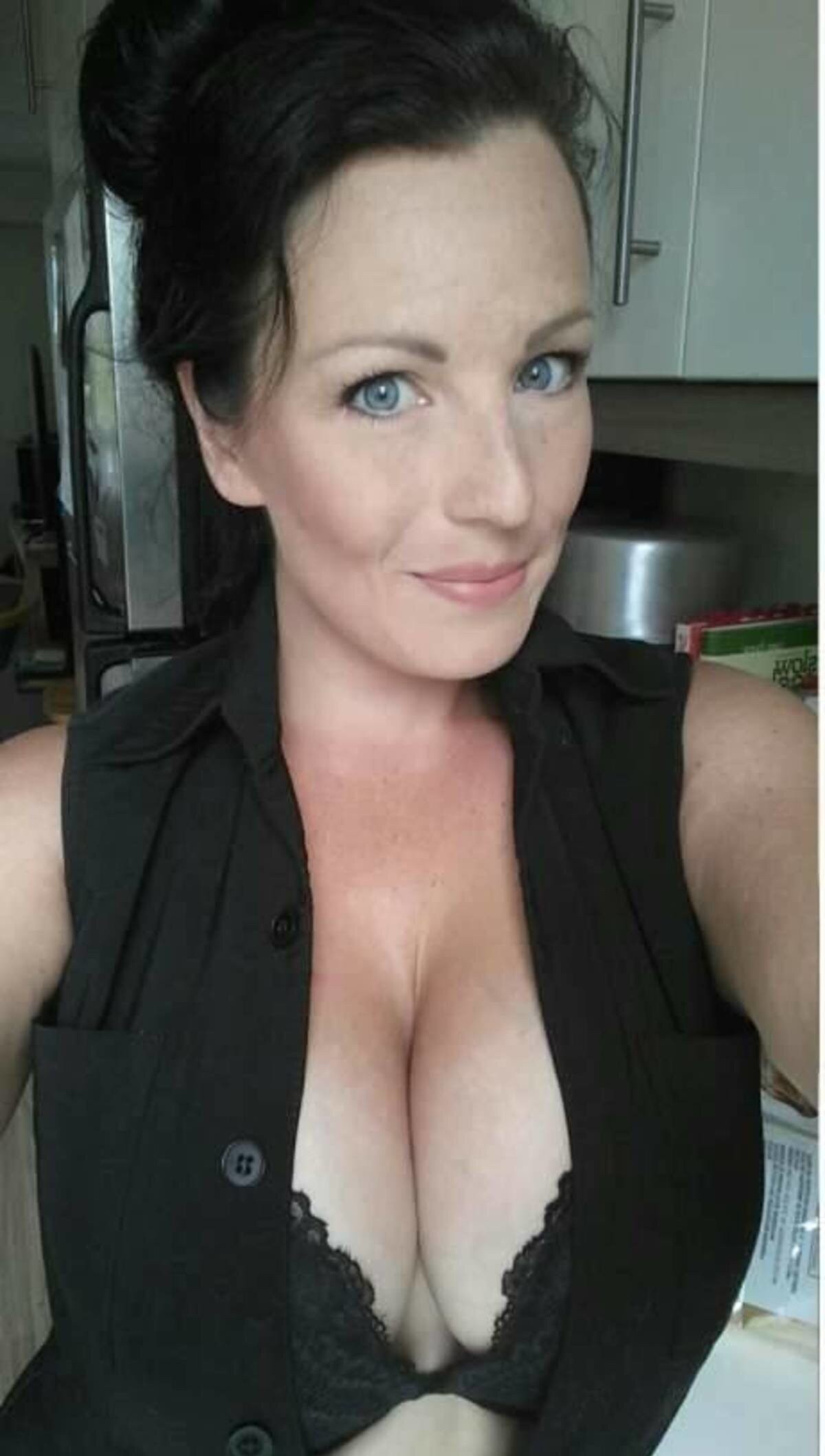 cougar huge boobs blue eyes