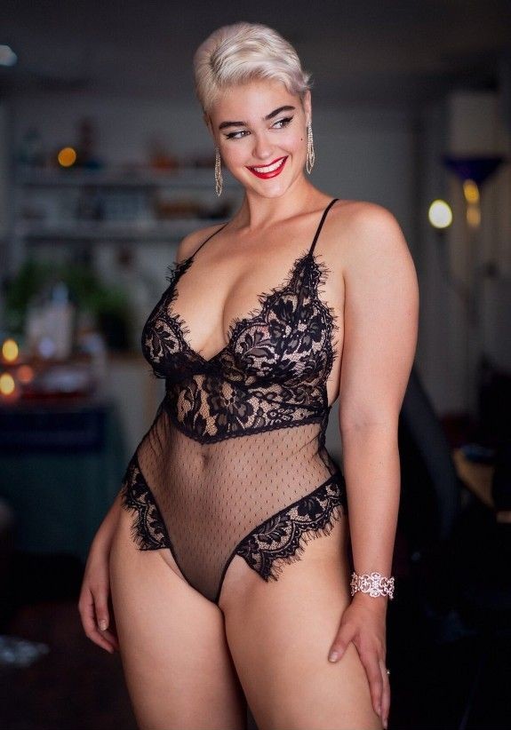 Stefania ferrario in ebony lace