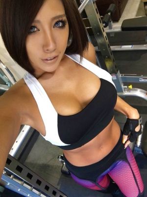 Pic - Non Suntanned Fit Cosplayer