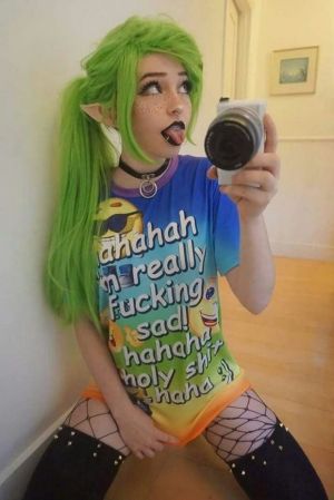 Pic - Belle Delphine With Green Hair *roentgen*