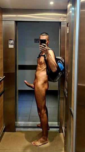 Pic - Bare In The Elevator 