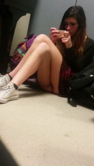 Pic - Student Candid Upskirt